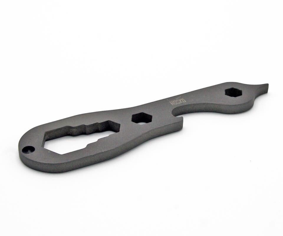 HERRAMIENTA MULTIUSOS PARA CAMPING DE TITANIO GR5